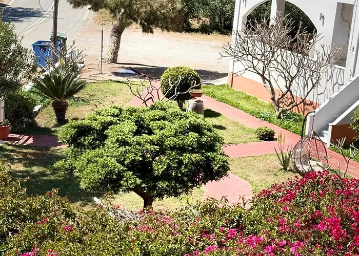 Vias Πανσιόν Neápolis